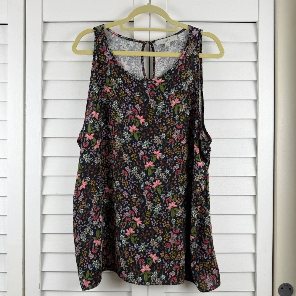 LOFT Tank Top Women XXL Navy Floral Sleeveless Keyhole Back Flowy Blouse